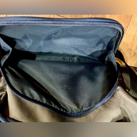 NAUTICA Submariner 22" Rolling Duffel bag - Picture 6 of 13